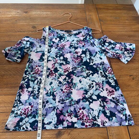 The limited floral cold shoulder blouse size small - Picture 6 of 6